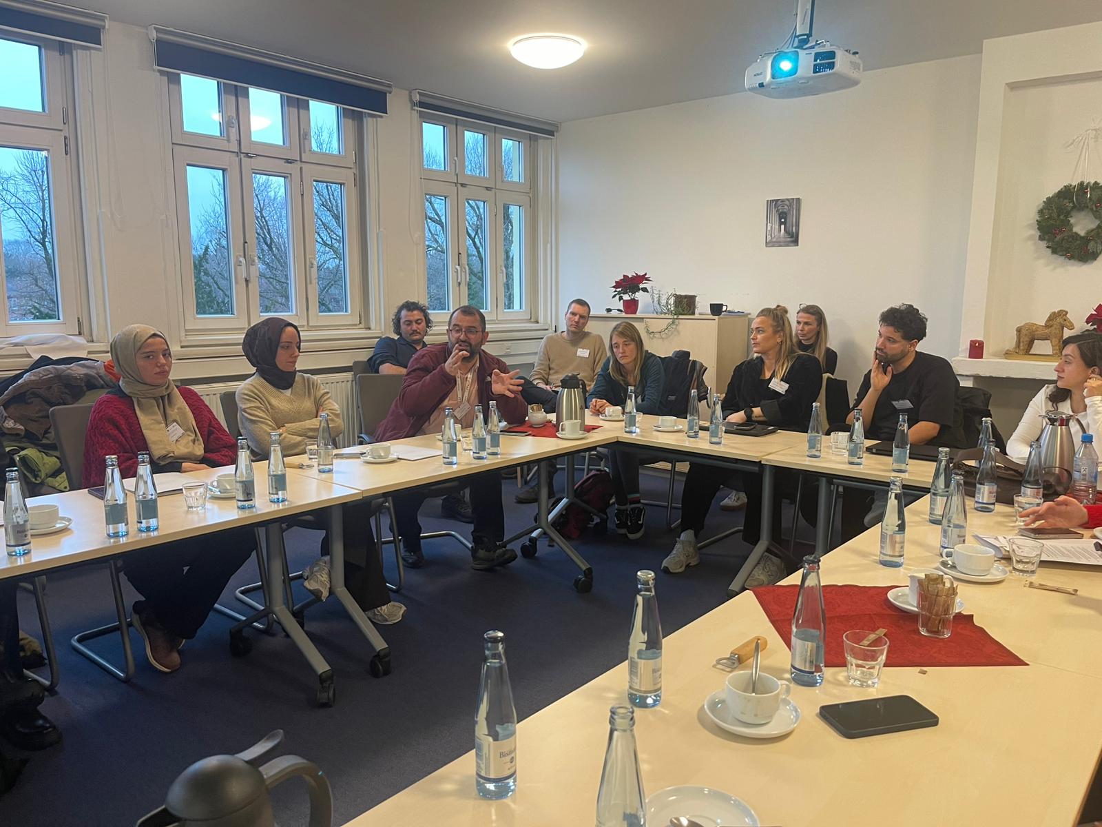 G8NPd9KXAAQEOwG.jpeg (220 KB)